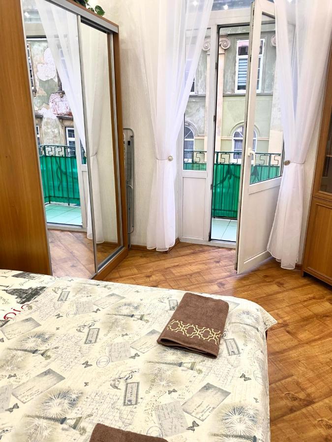 Навпроти Вернісажу Біля Оперного Вулиця Театральна 26 Є Балкон Та Інернет Apartment Lviv Ngoại thất bức ảnh