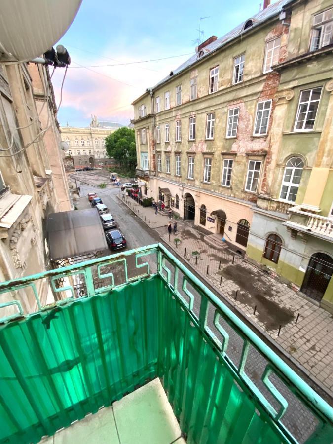 Навпроти Вернісажу Біля Оперного Вулиця Театральна 26 Є Балкон Та Інернет Apartment Lviv Ngoại thất bức ảnh